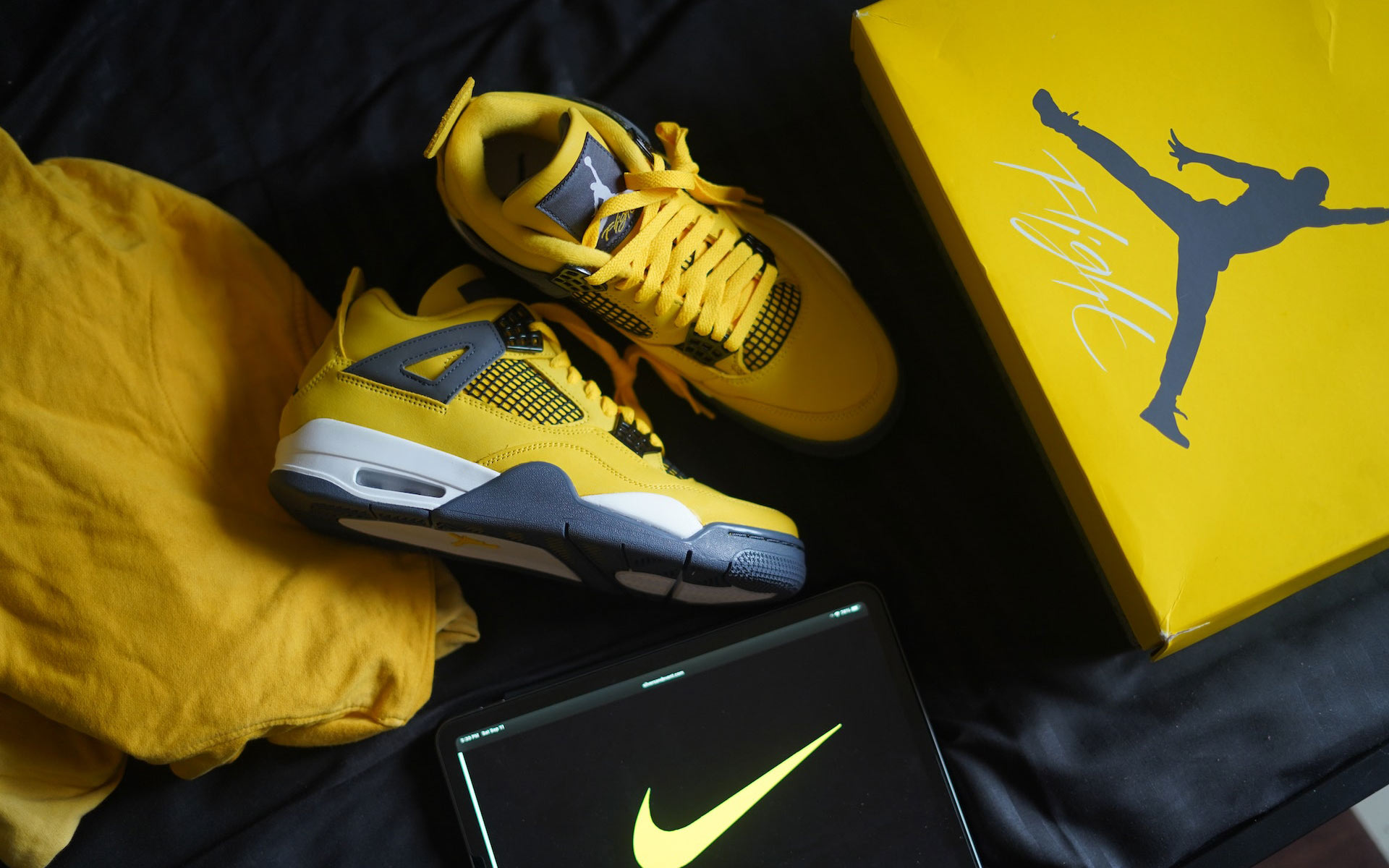 Dash 2 Cash Pawn Shop buys & sells shoes